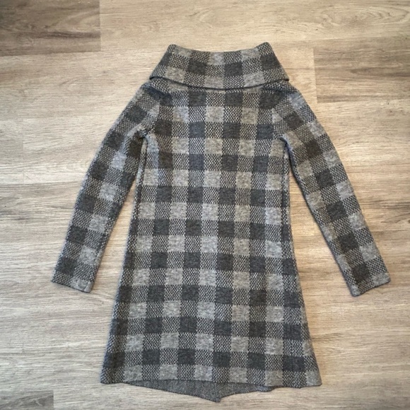 Ellen Tracy Gray Wool Blend Coat with Plaid Pattern and Cozy Shawl Collar - Picture 8 of 8